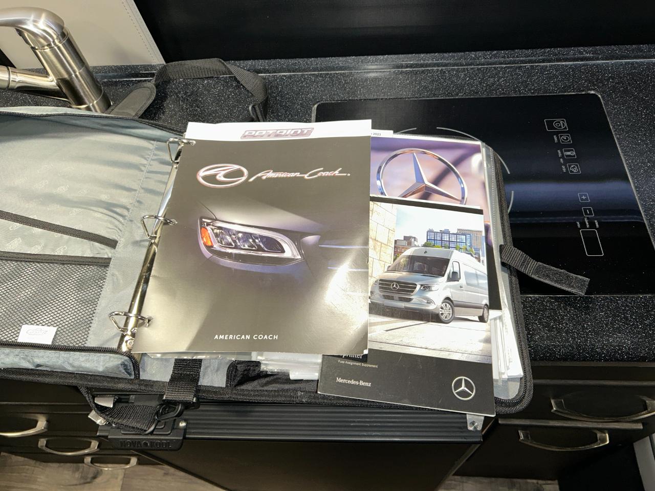 American Coach MD4 Lounge  2024