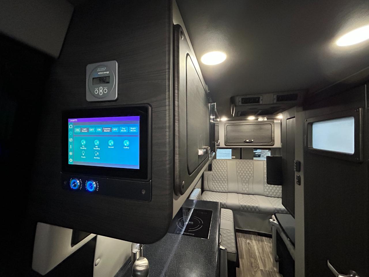 American Coach MD4 Lounge  2024