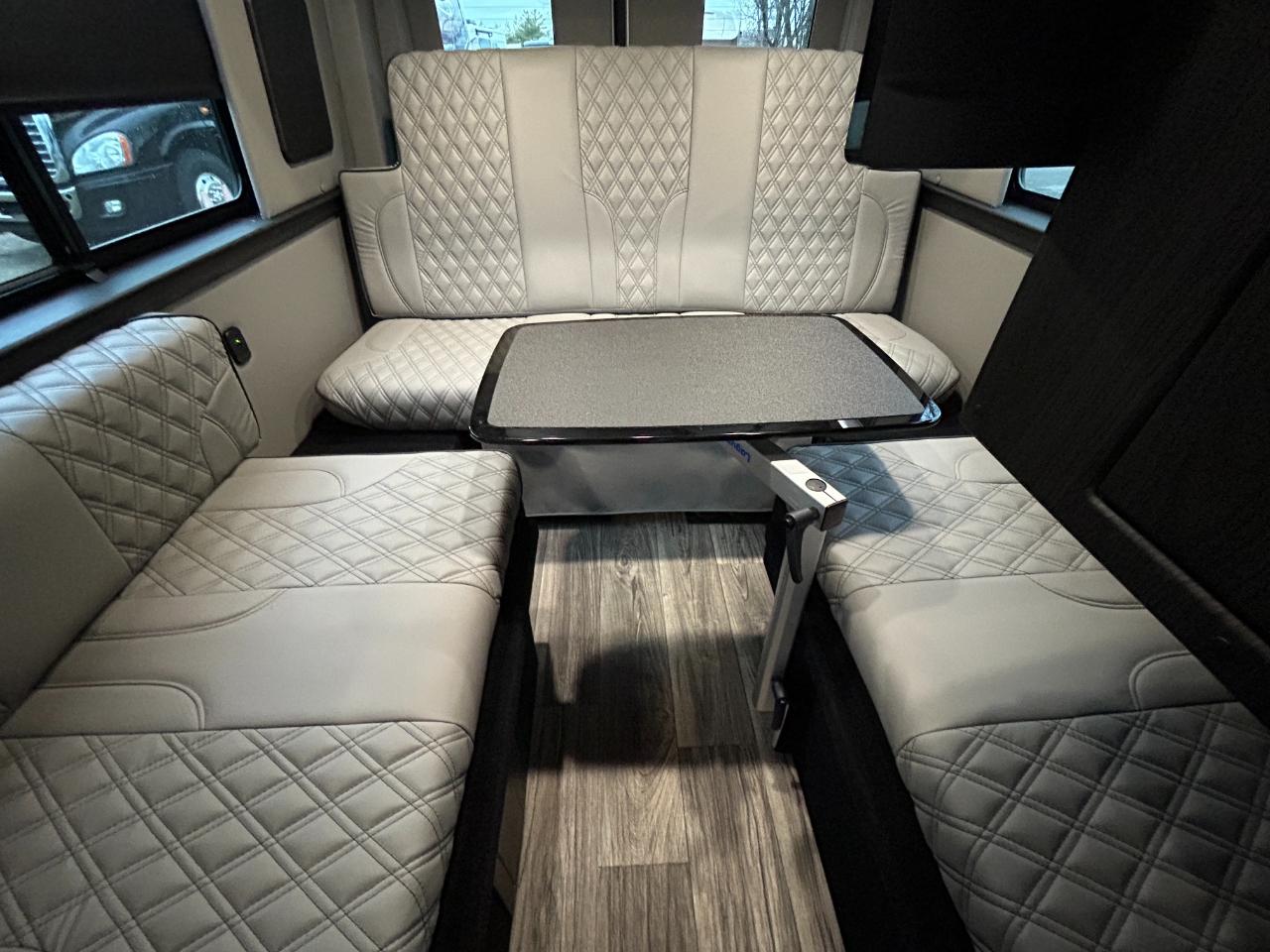 American Coach MD4 Lounge  2024
