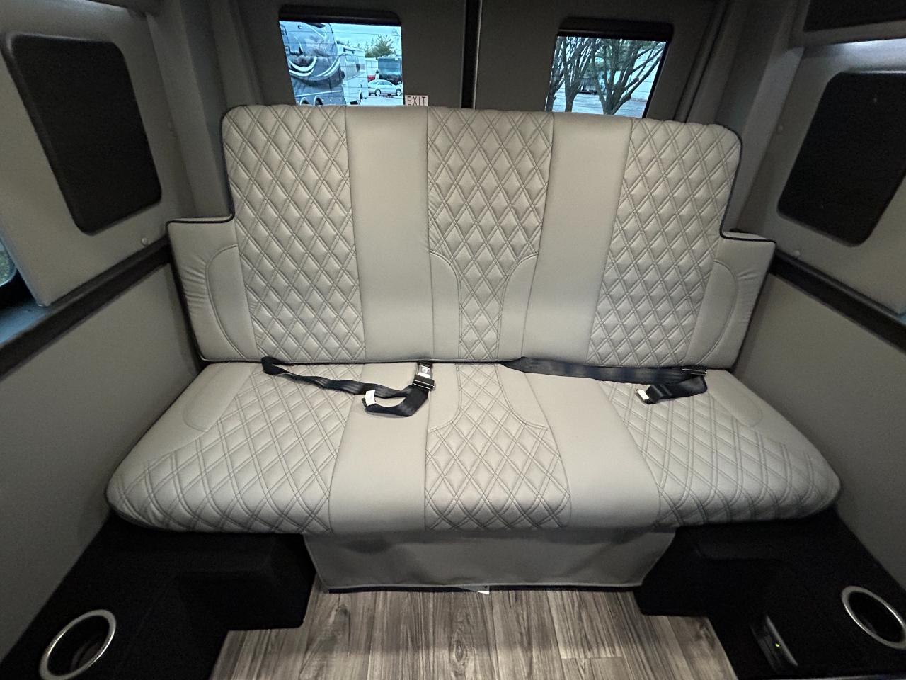 American Coach MD4 Lounge  2024