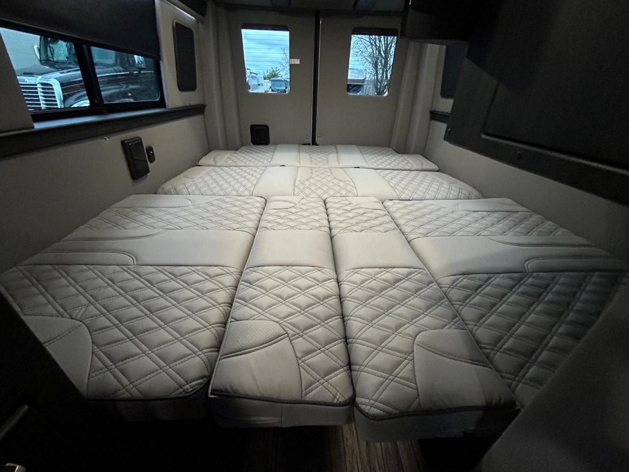 American Coach MD4 Lounge  2024