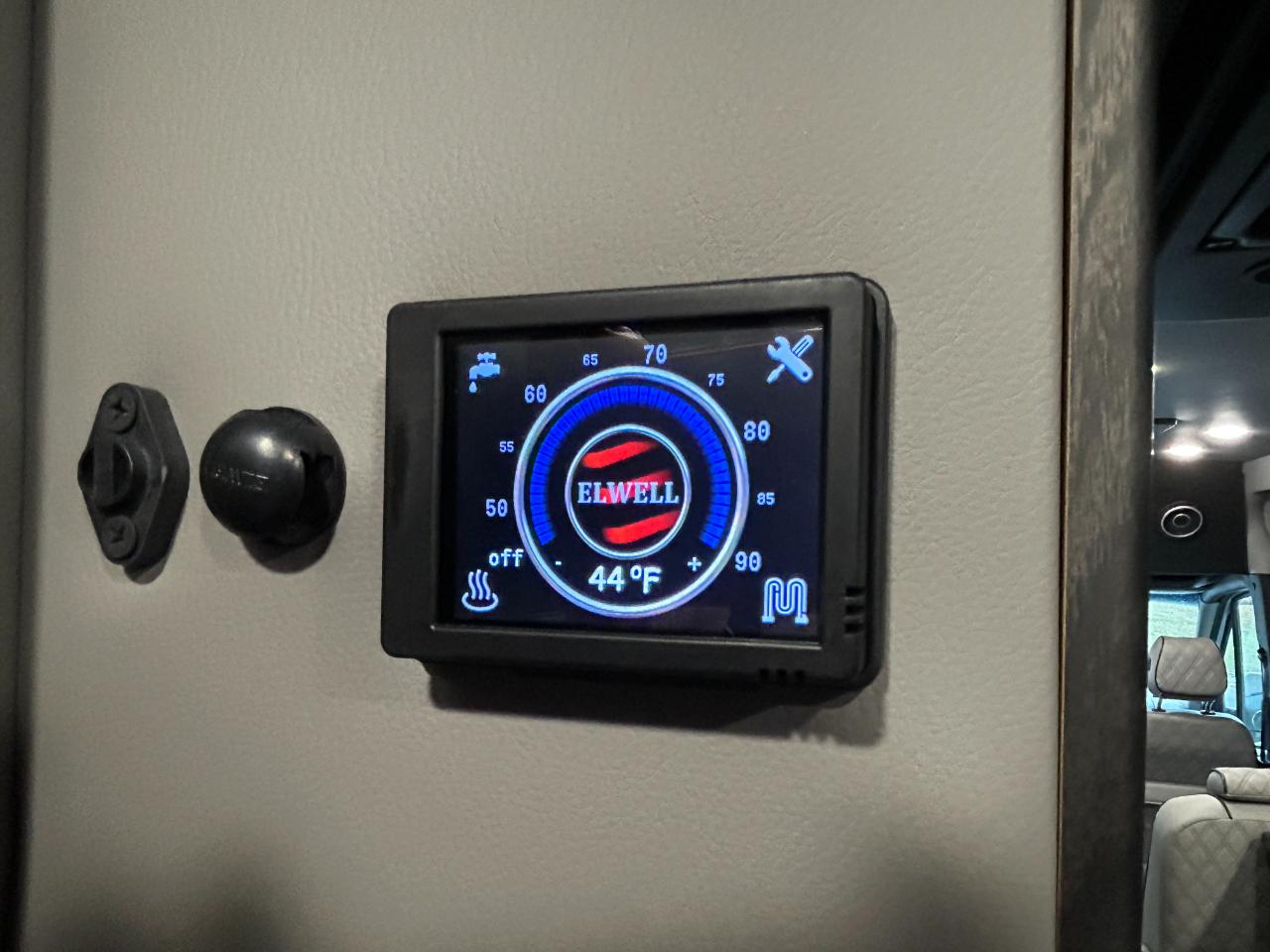 American Coach MD4 Lounge  2024