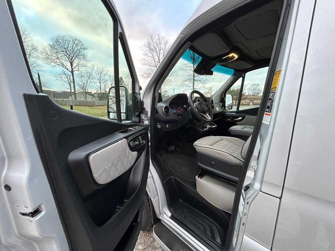 American Coach MD4 Lounge  2024