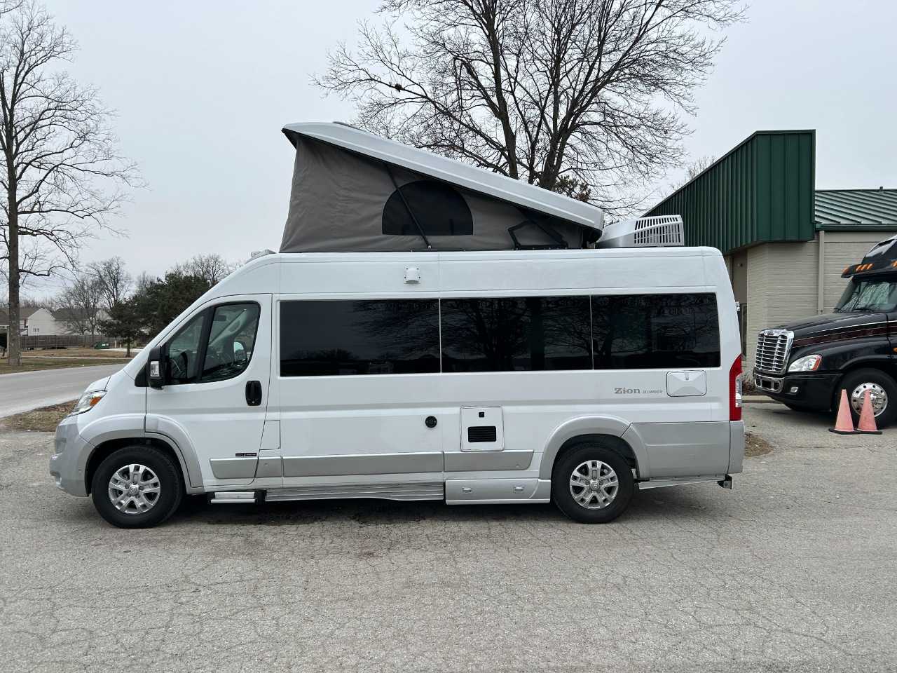 Roadtrek Motorhomes Versatile 170  2025
