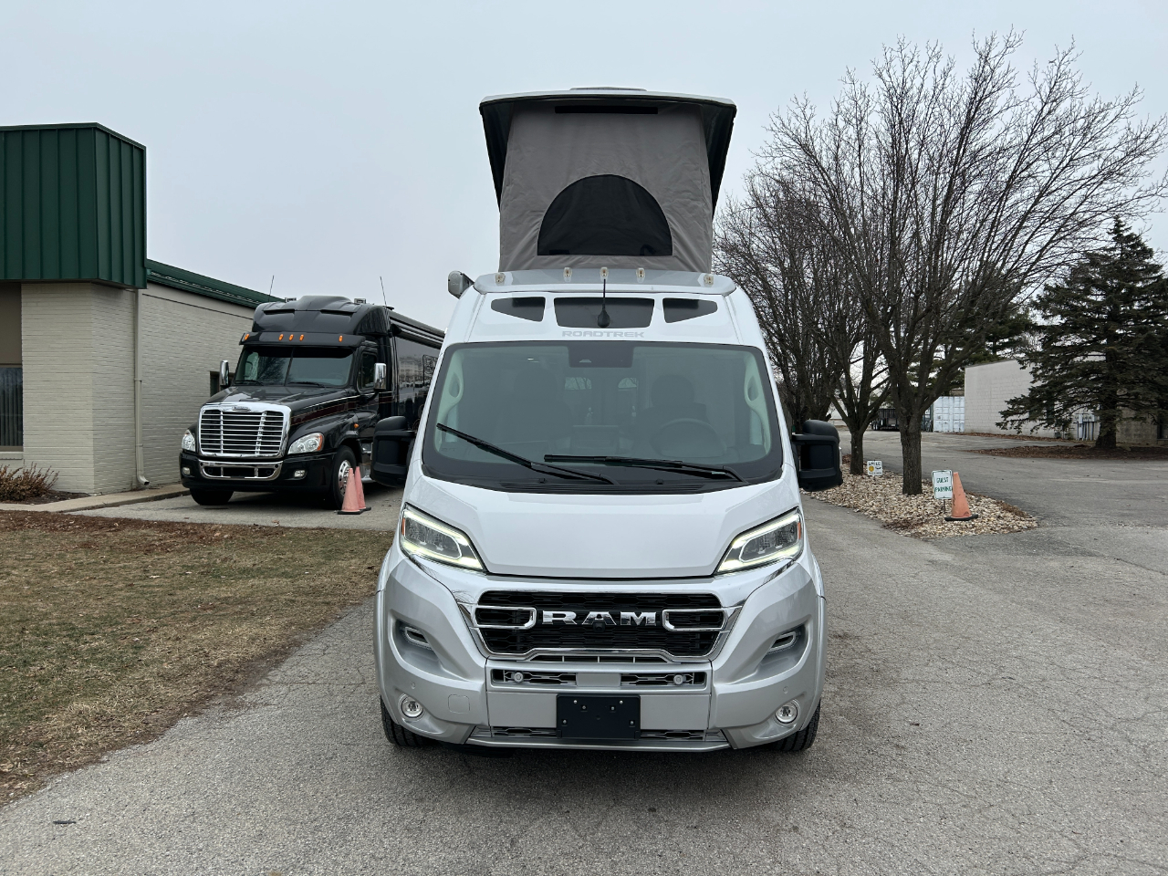 Roadtrek Motorhomes Versatile 170  2025