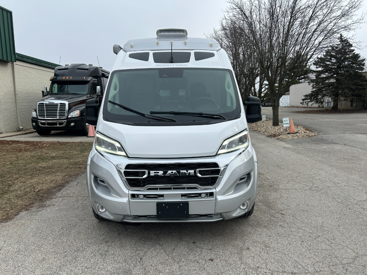 Roadtrek Motorhomes Versatile 170  2025