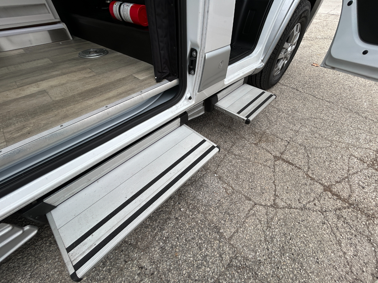 Roadtrek Motorhomes Versatile 170  2025