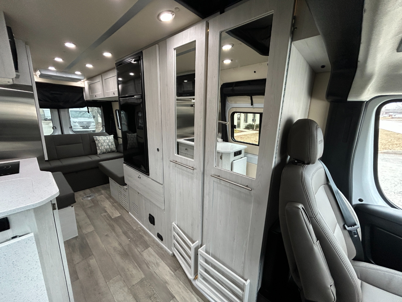 Roadtrek Motorhomes Versatile 170  2025