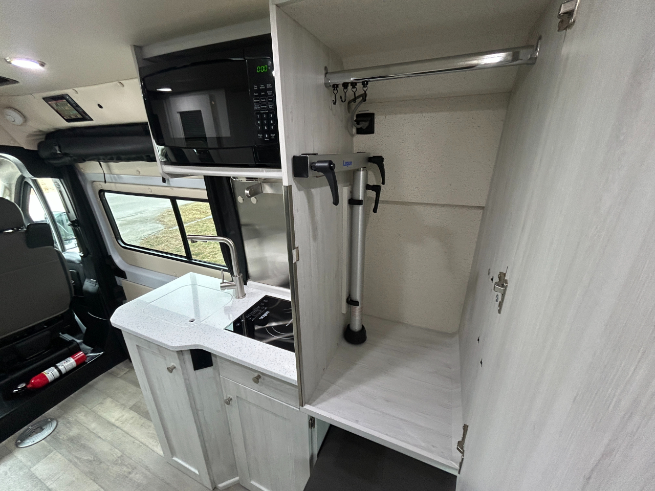 Roadtrek Motorhomes Versatile 170  2025