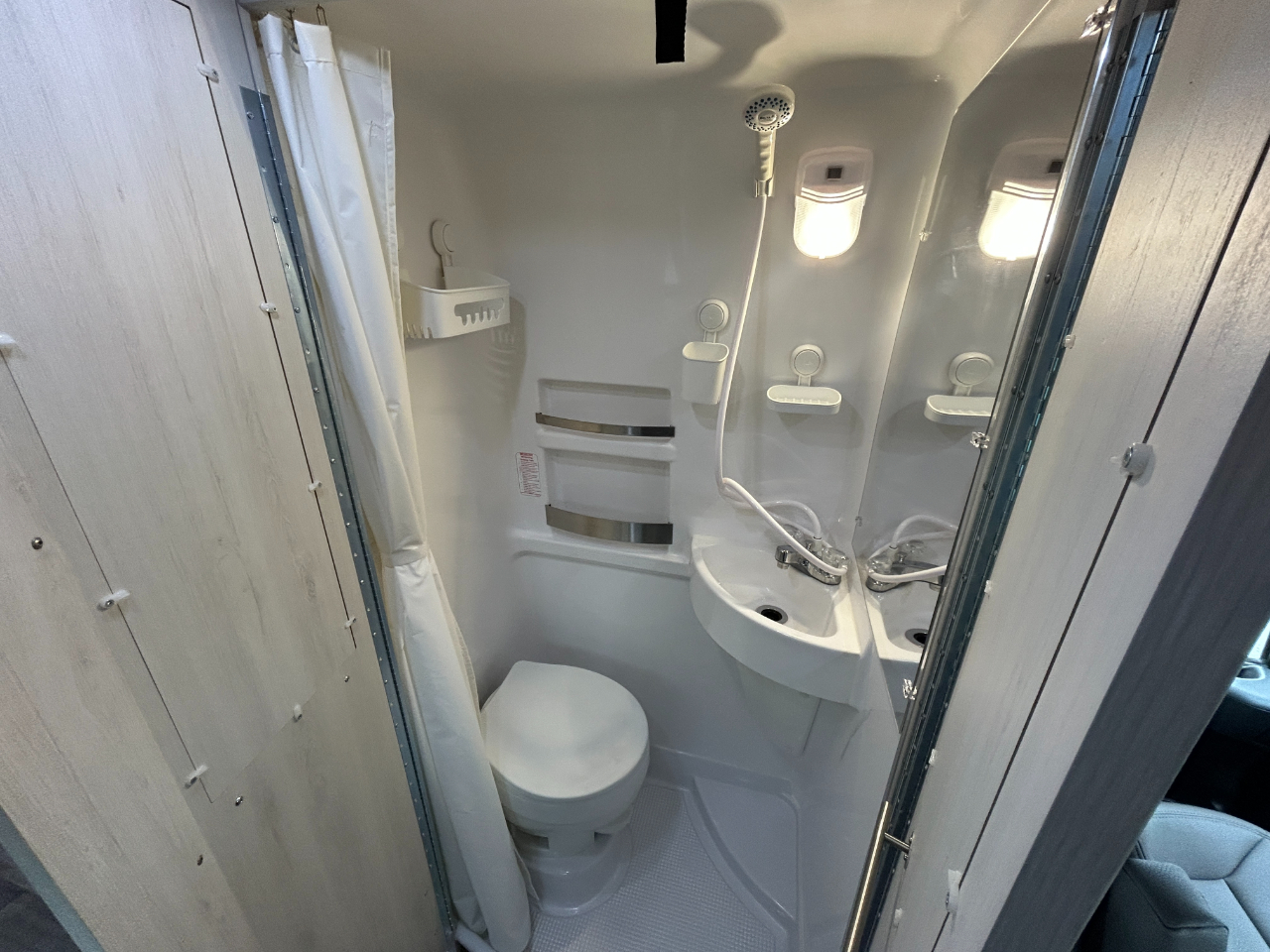 Roadtrek Motorhomes Versatile 170  2025