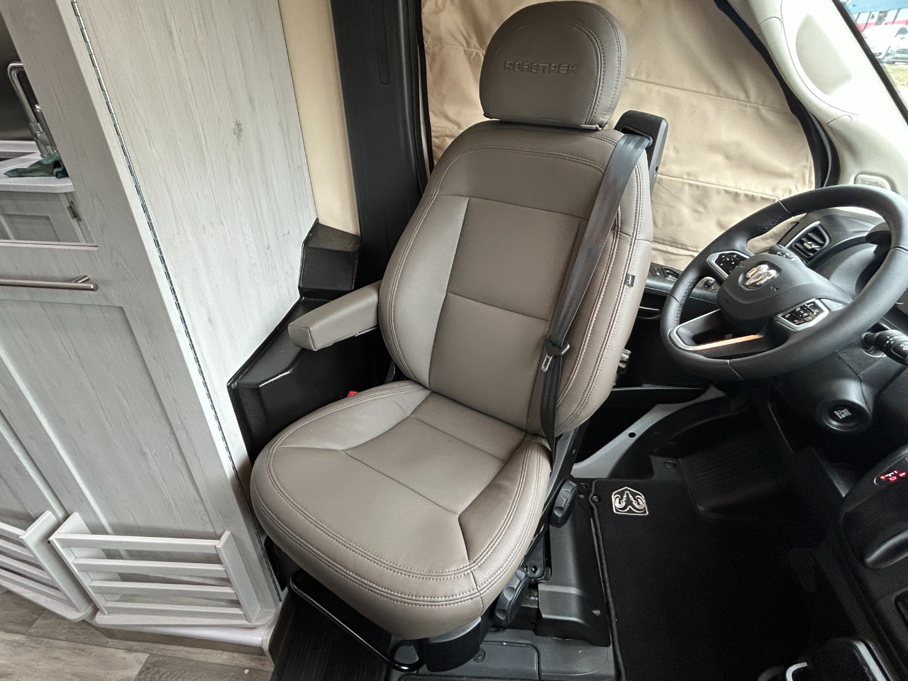 Roadtrek Motorhomes Versatile 170  2025