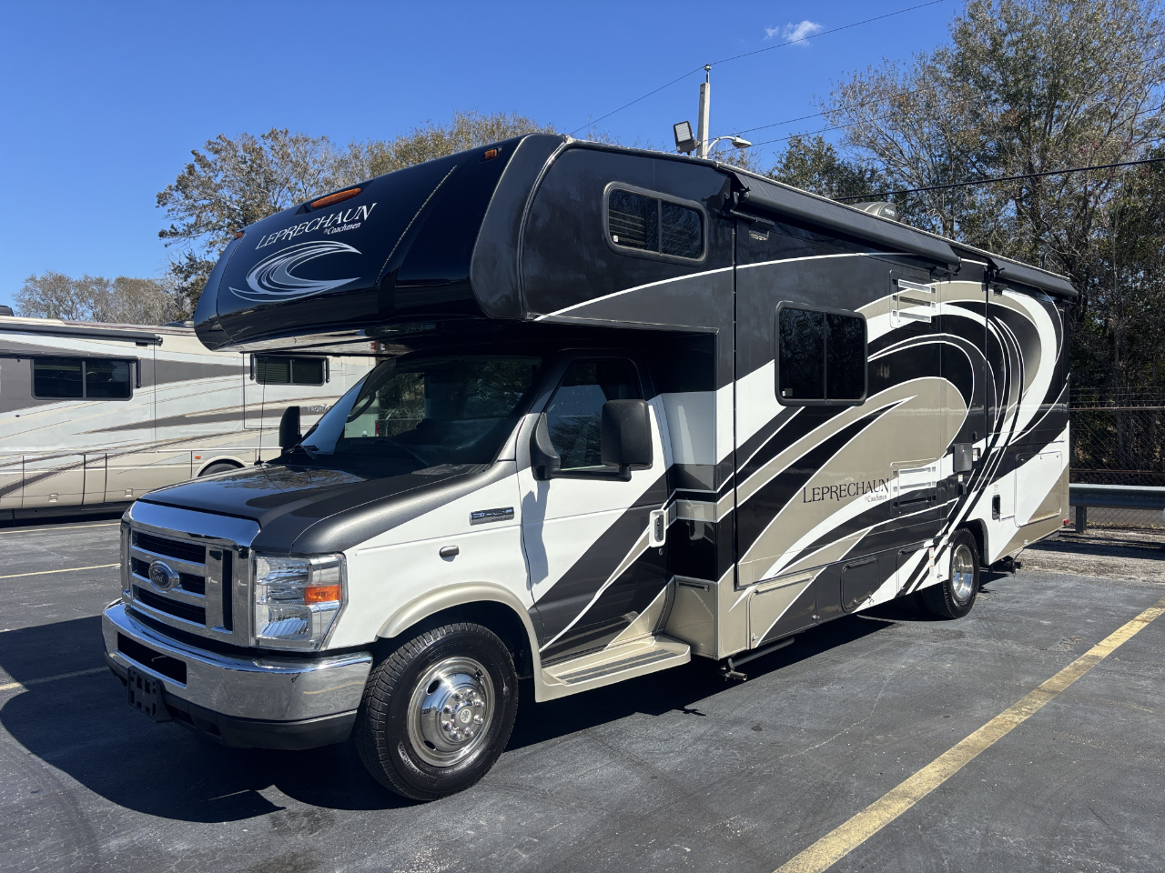2018 Ford E450 Coachman Leprechaun 260DS