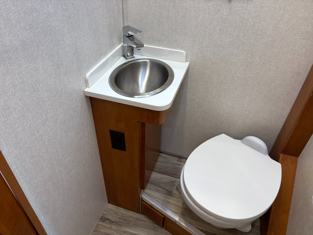 Tiffin Motorhomes Wayfarer  2019