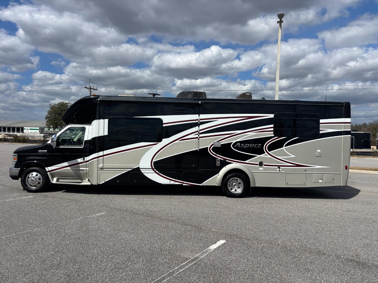 Winnebago Aspect  2018