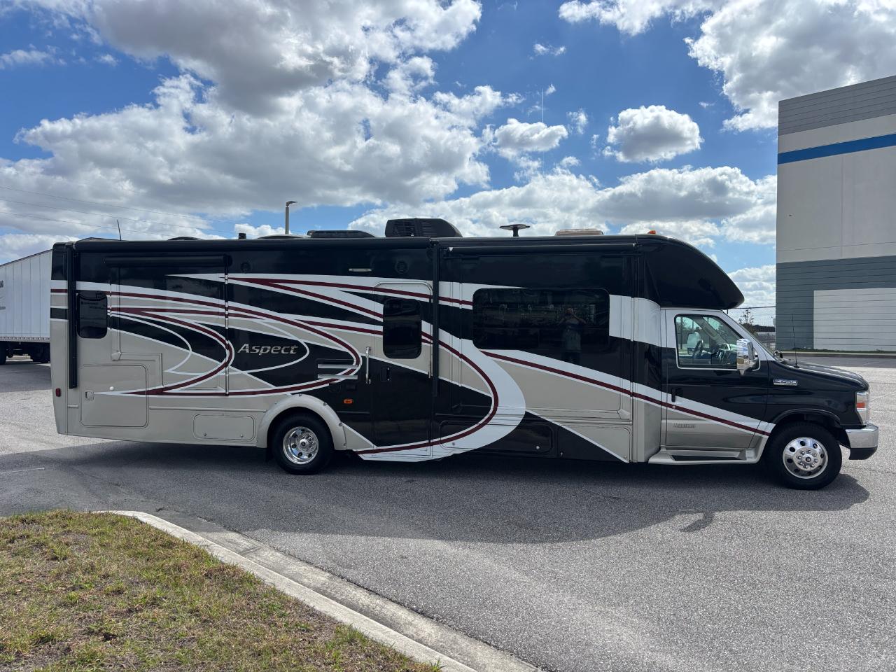 Winnebago Aspect  2018