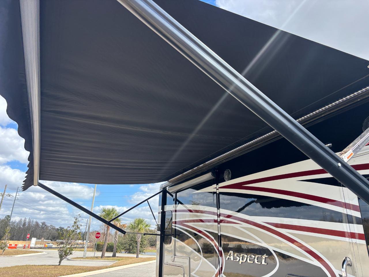 Winnebago Aspect  2018