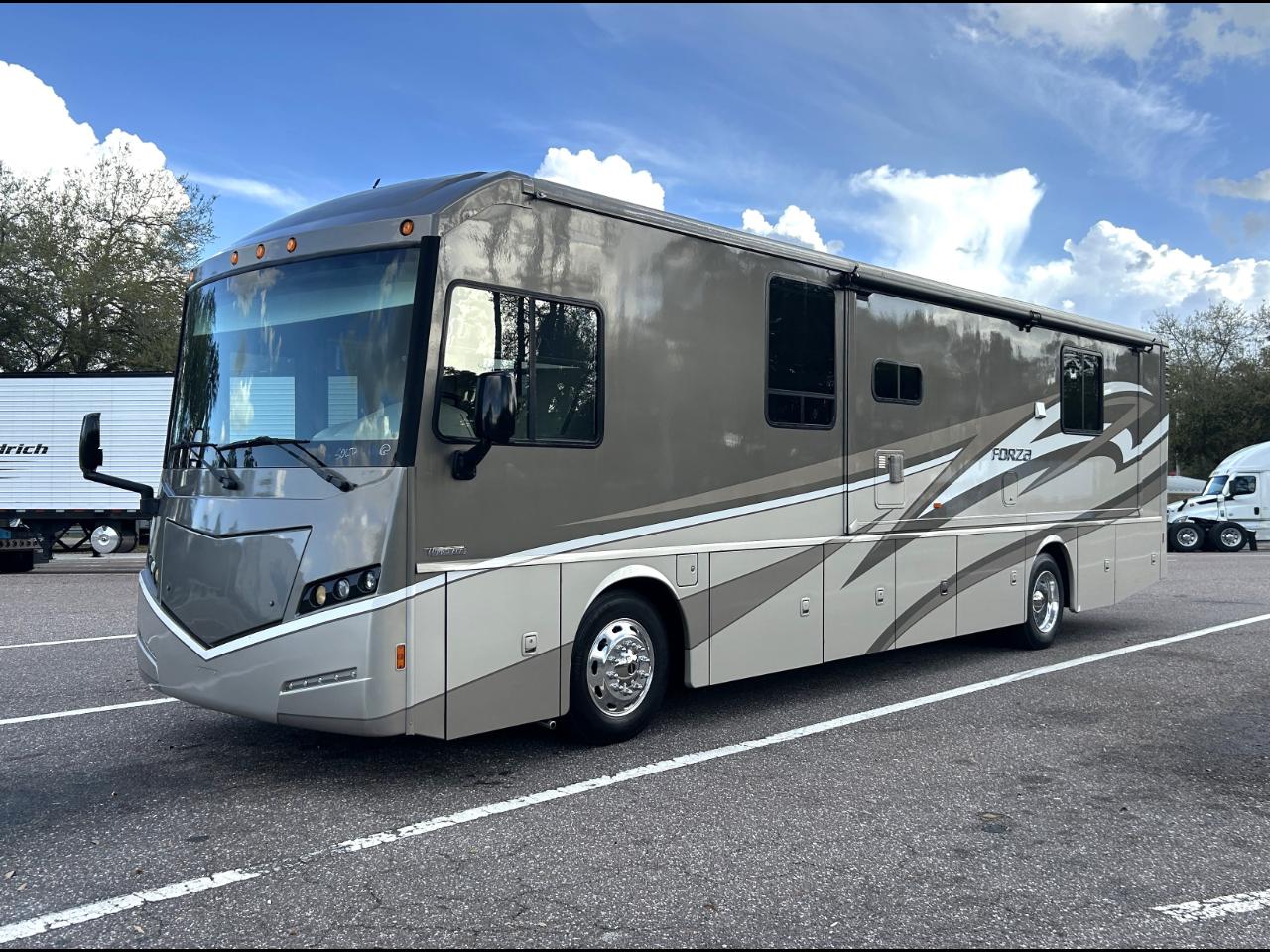 2016 Winnebago Forza 