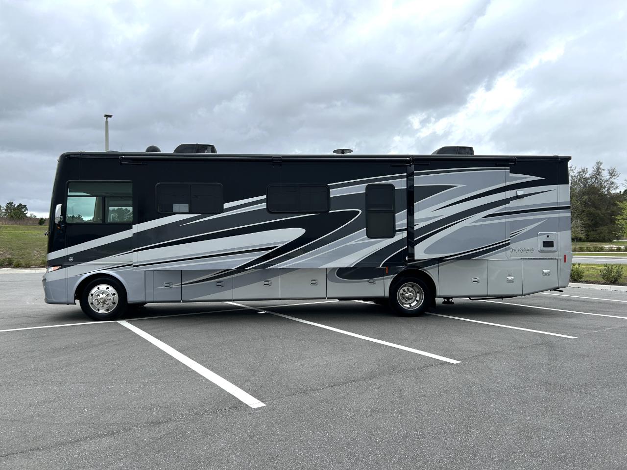 Tiffin Motorhomes Allegro  2020