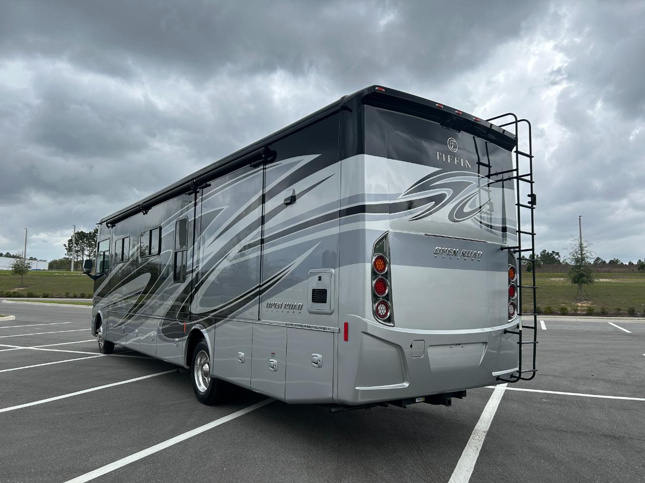 Tiffin Motorhomes Allegro  2020