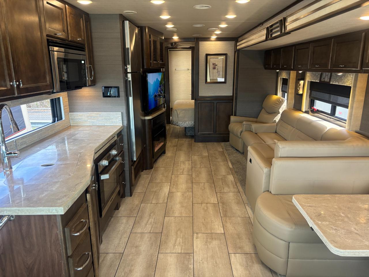 Tiffin Motorhomes Allegro  2020