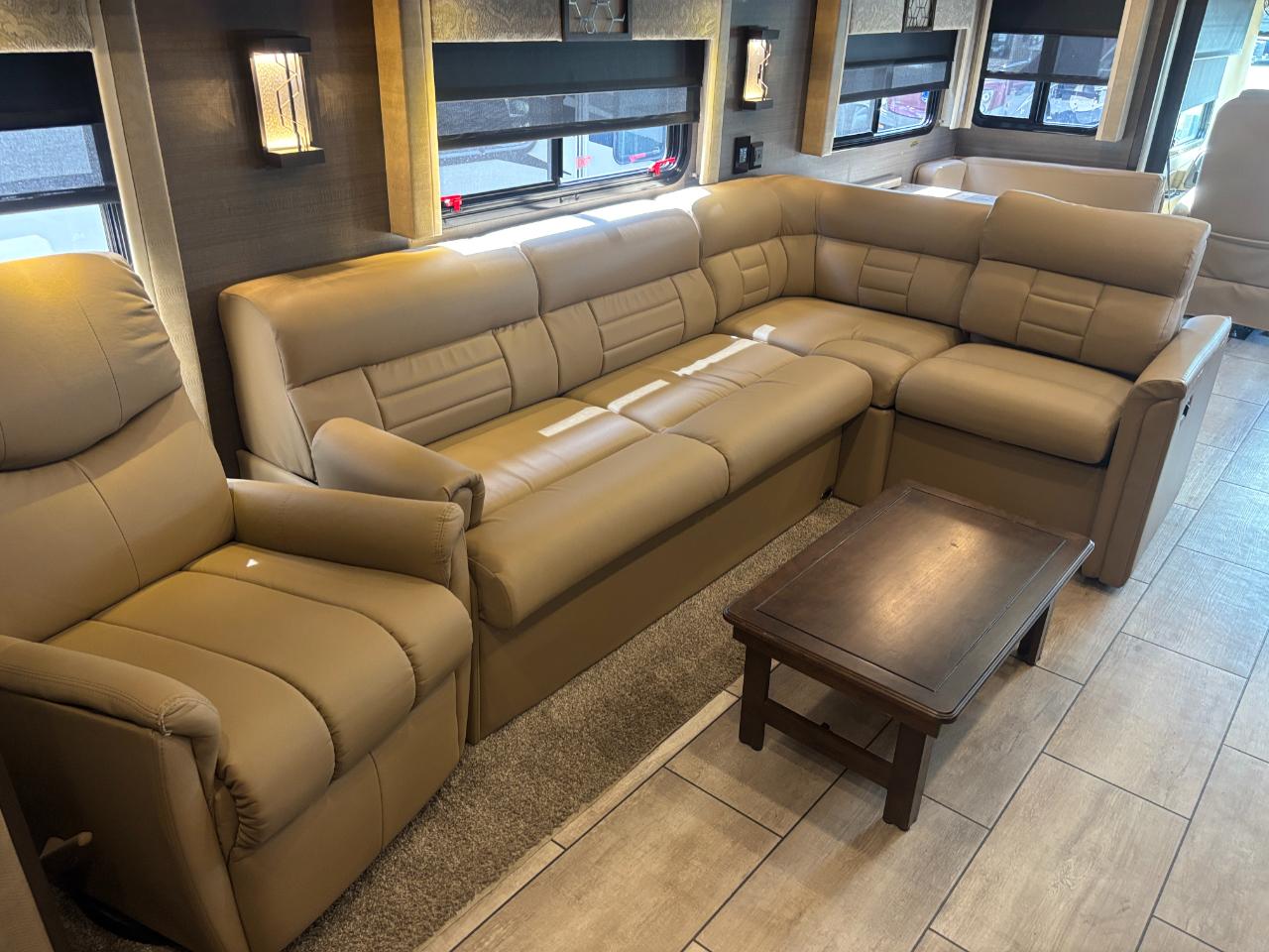 Tiffin Motorhomes Allegro  2020