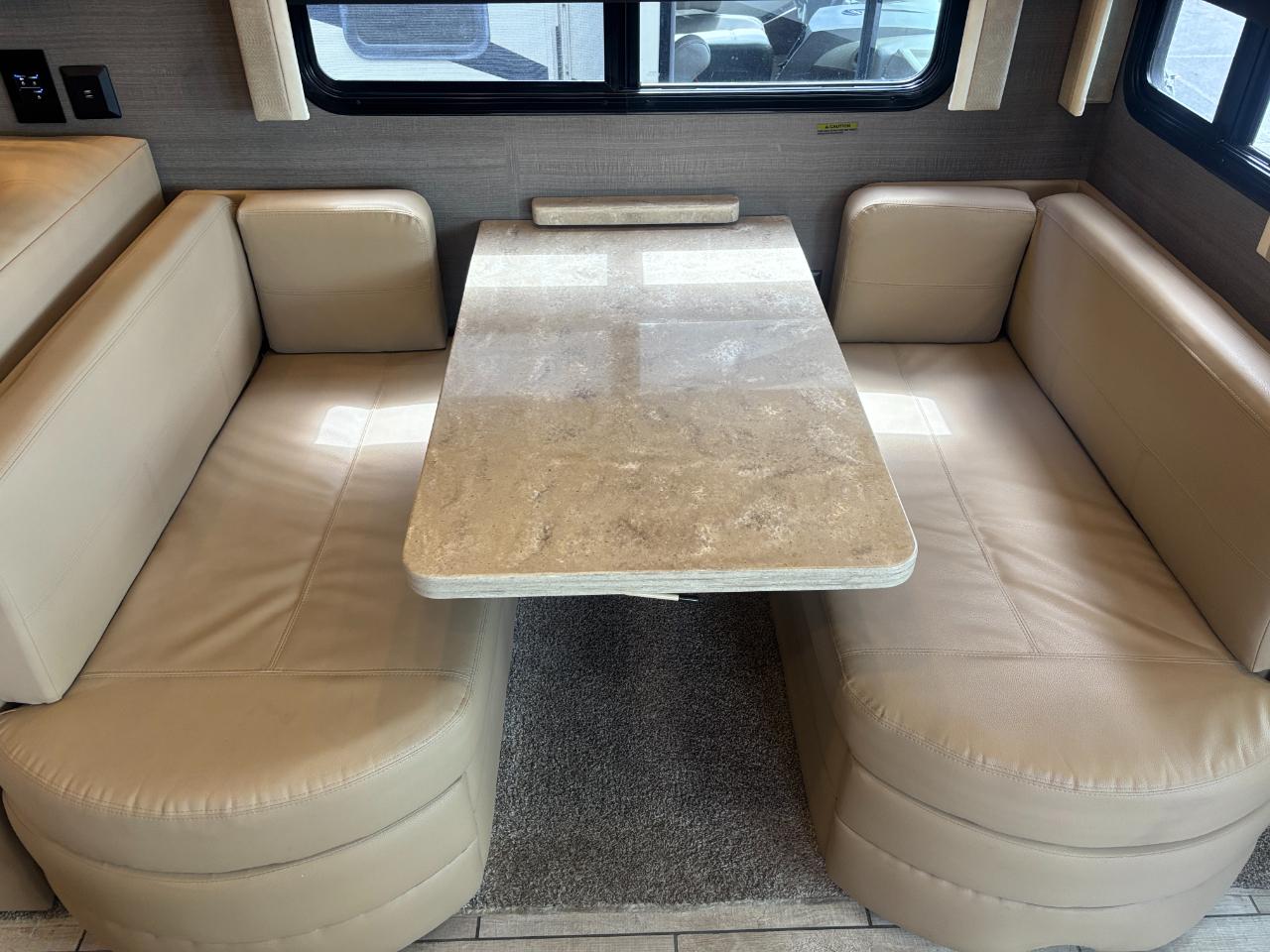 Tiffin Motorhomes Allegro  2020