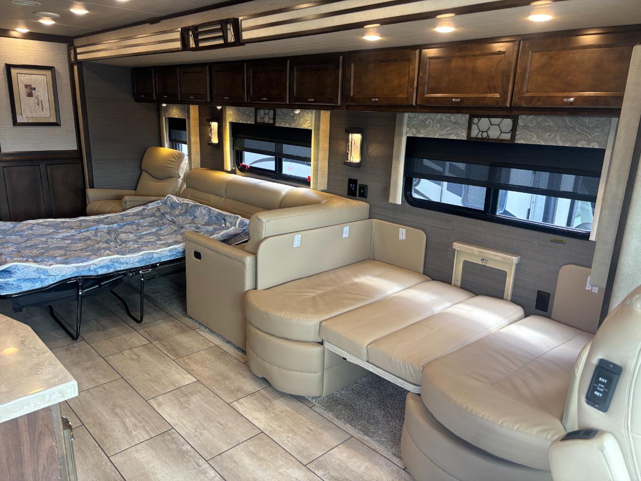 Tiffin Motorhomes Allegro  2020