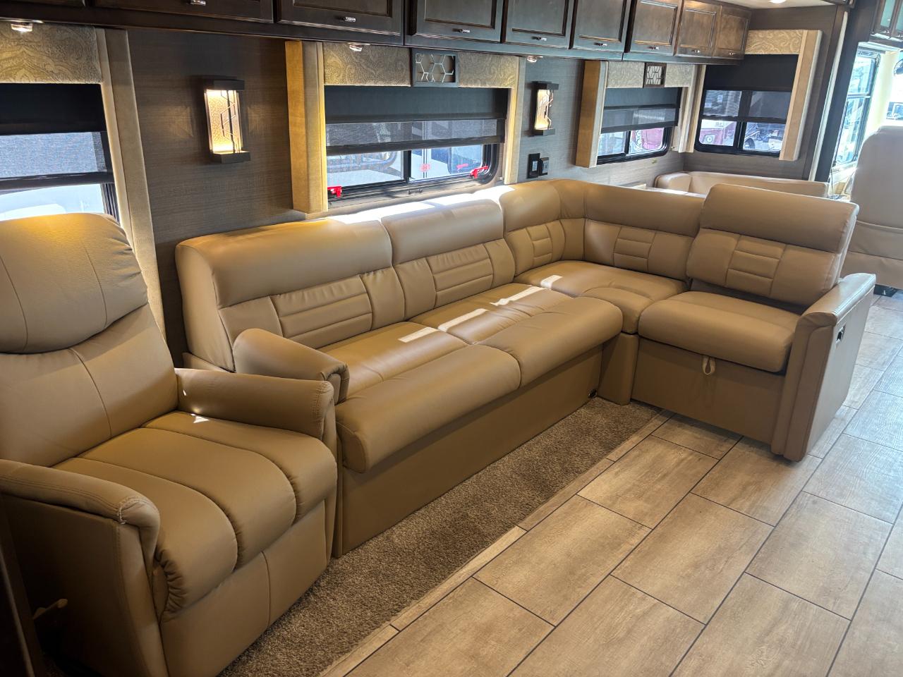 Tiffin Motorhomes Allegro  2020