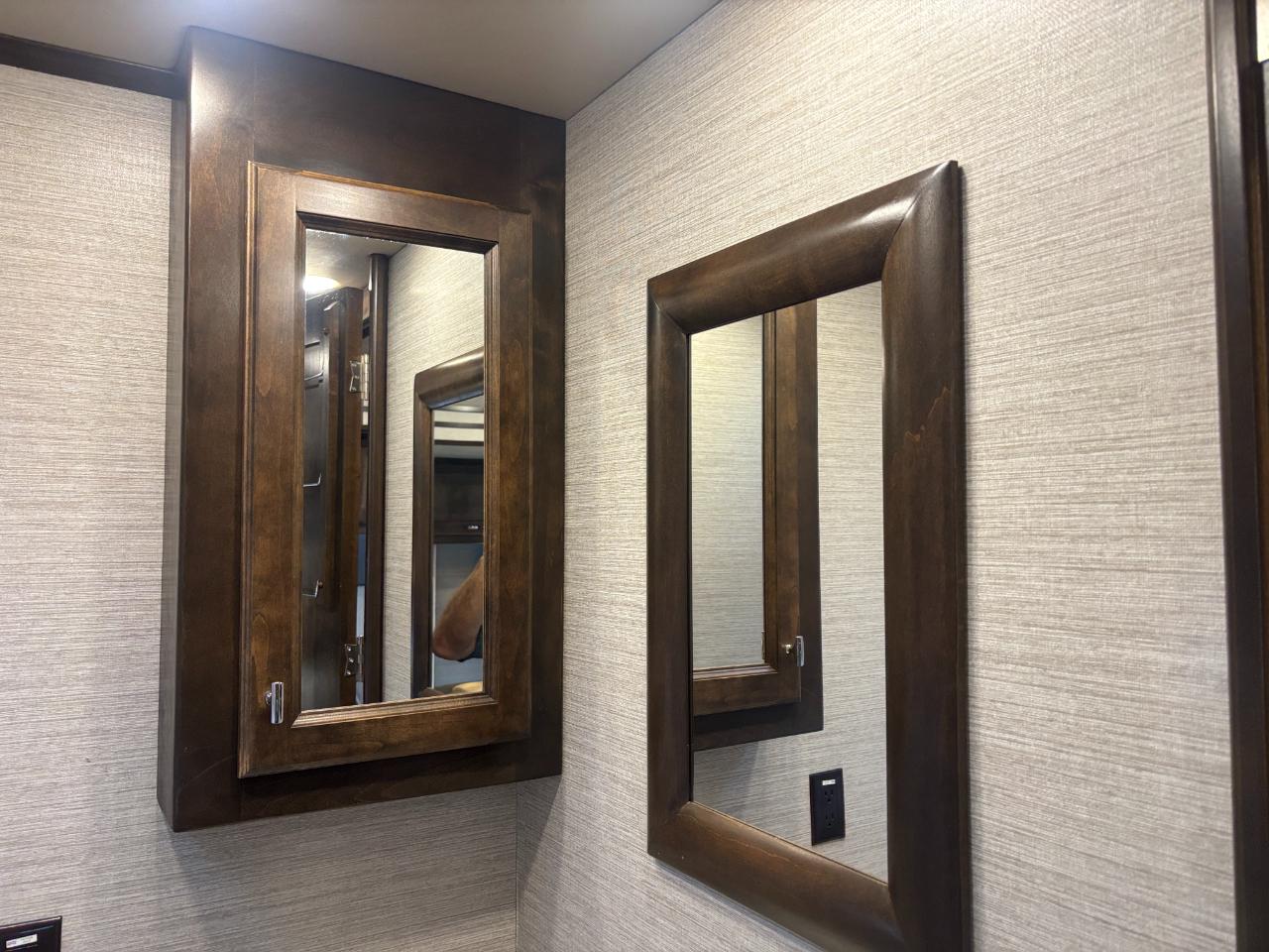 Tiffin Motorhomes Allegro  2020