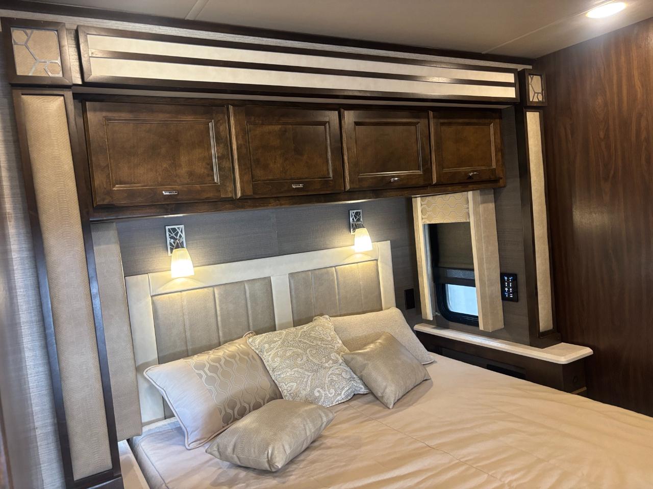 Tiffin Motorhomes Allegro  2020