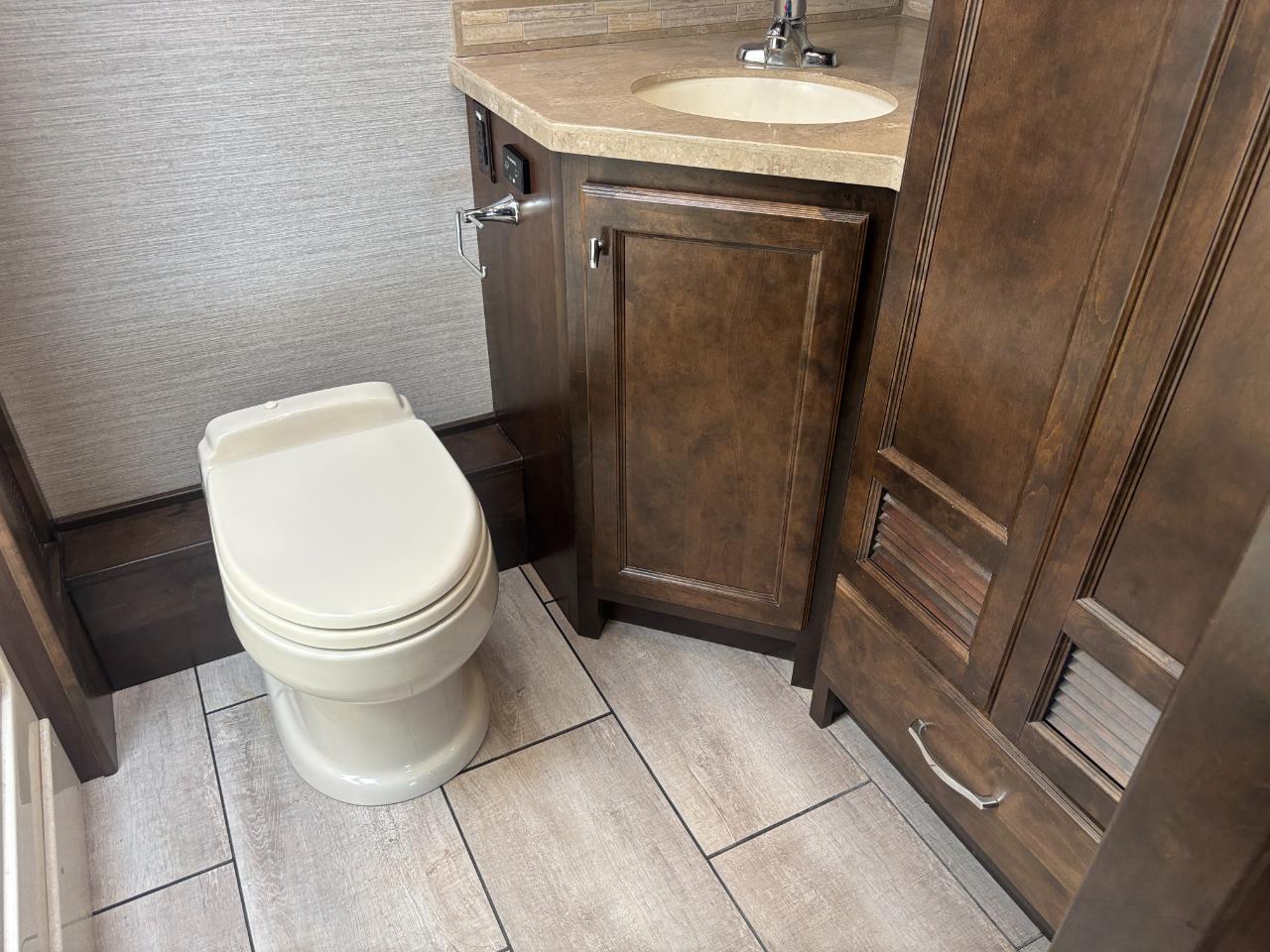 Tiffin Motorhomes Allegro  2020