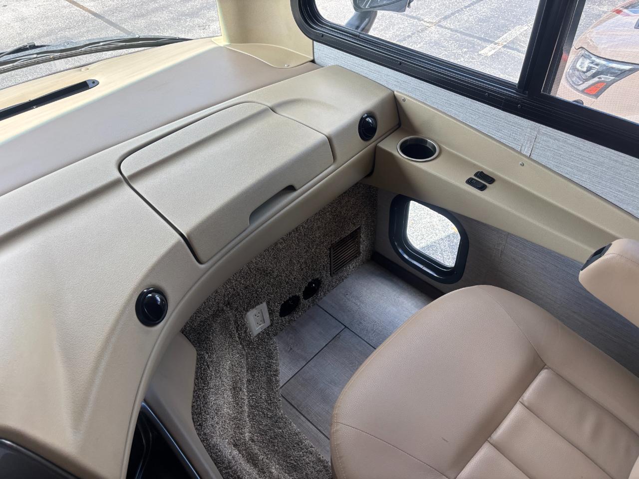 Tiffin Motorhomes Allegro  2020