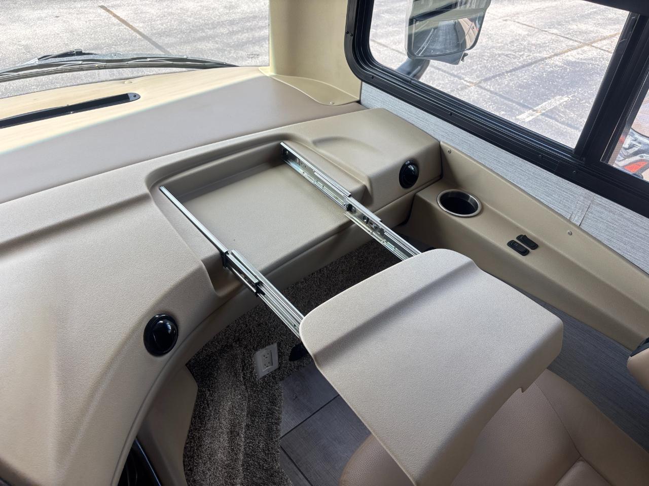 Tiffin Motorhomes Allegro  2020