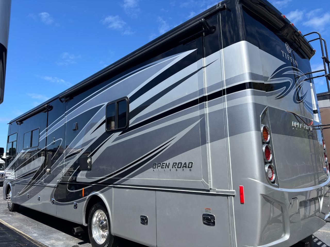 Tiffin Motorhomes Allegro  2020
