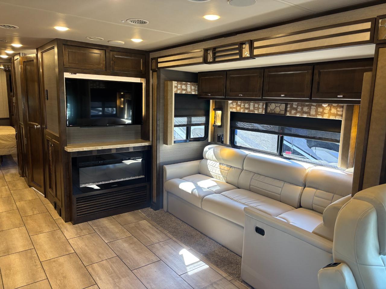 Tiffin Motorhomes Allegro  2020