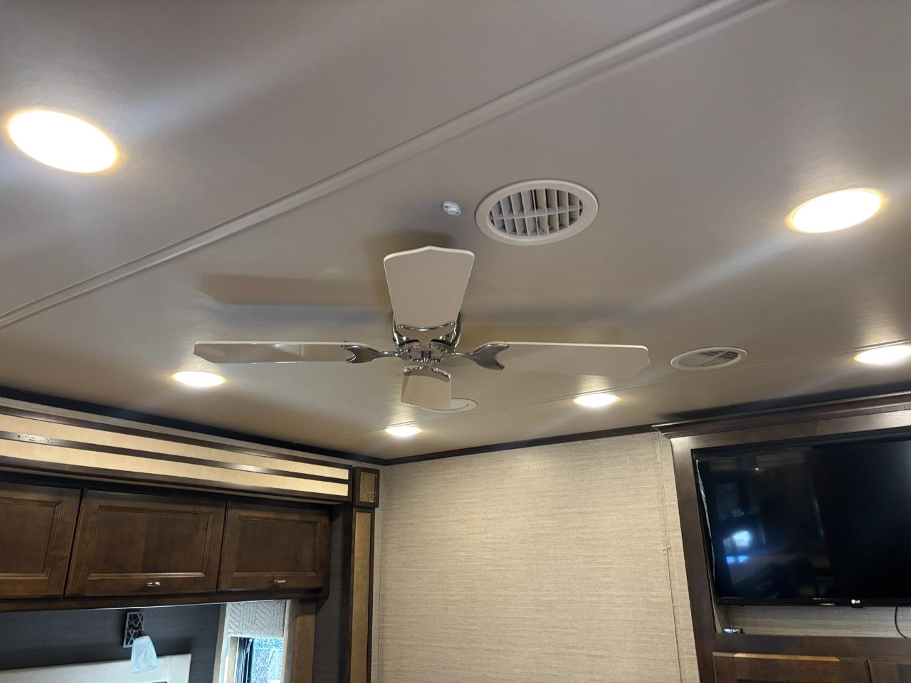 Tiffin Motorhomes Allegro  2020