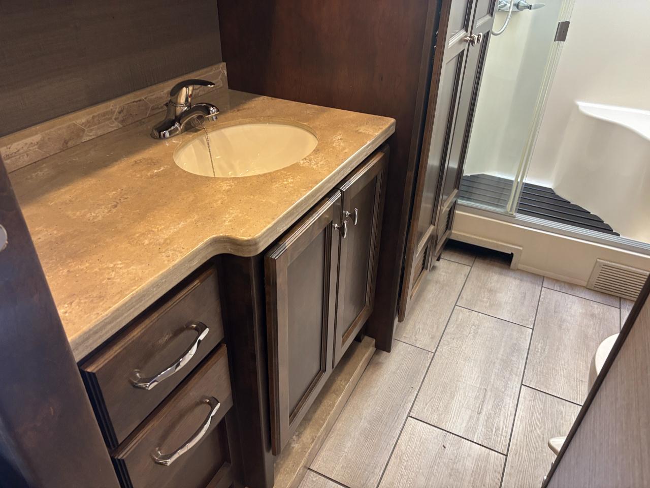 Tiffin Motorhomes Allegro  2020