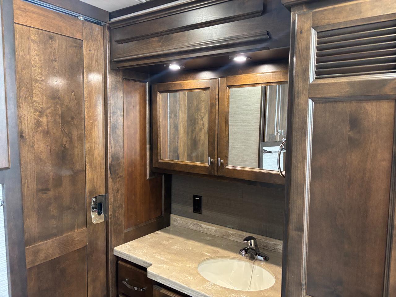 Tiffin Motorhomes Allegro  2020