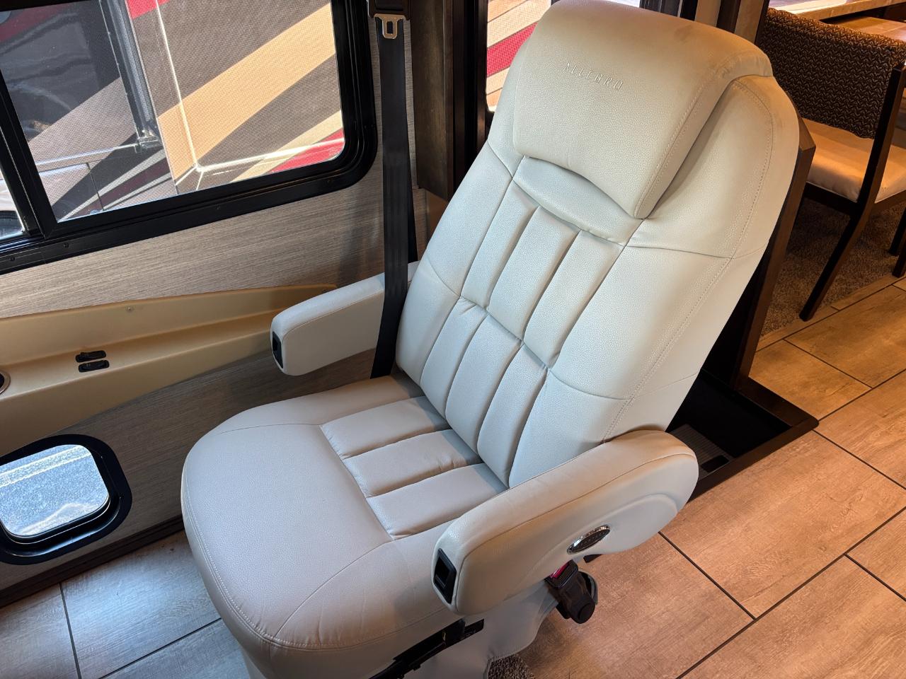 Tiffin Motorhomes Allegro  2020