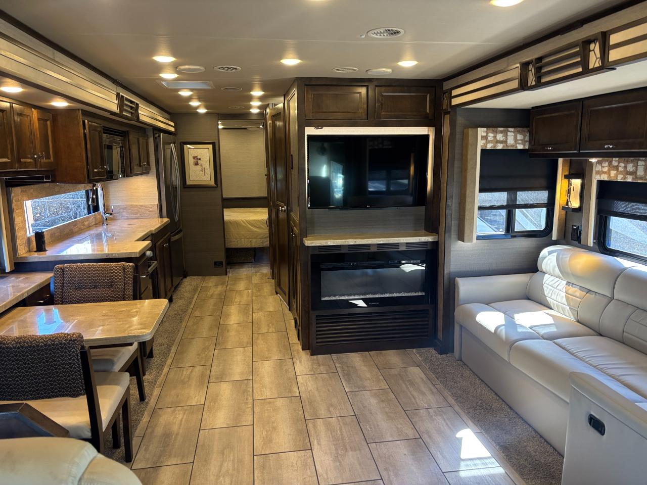 Tiffin Motorhomes Allegro  2020