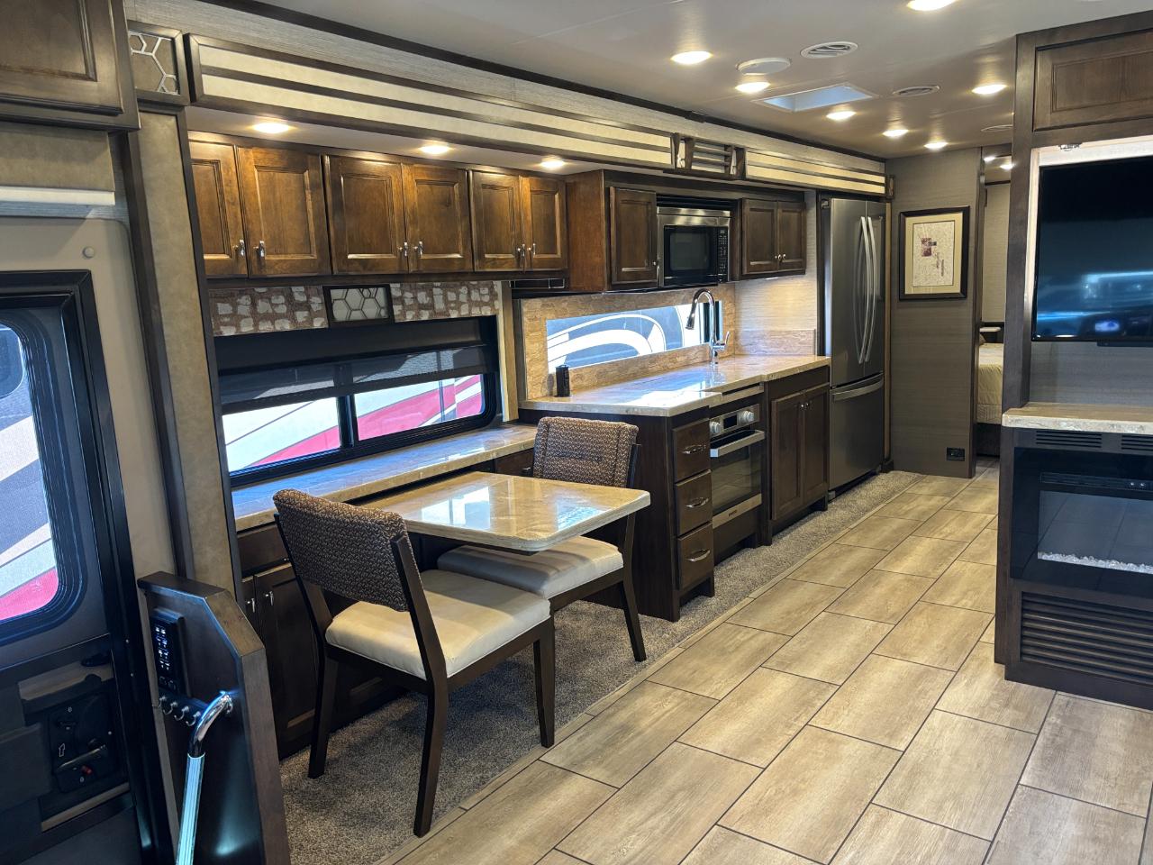 Tiffin Motorhomes Allegro  2020