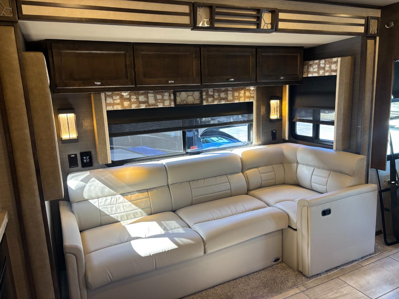 Tiffin Motorhomes Allegro  2020