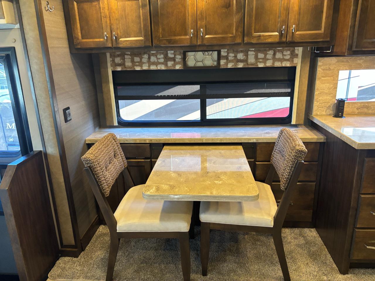 Tiffin Motorhomes Allegro  2020