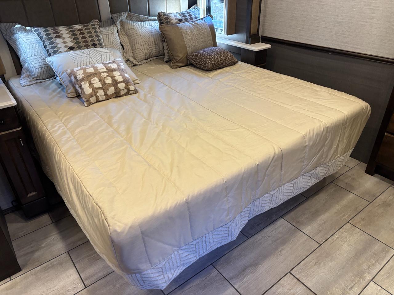 Tiffin Motorhomes Allegro  2020