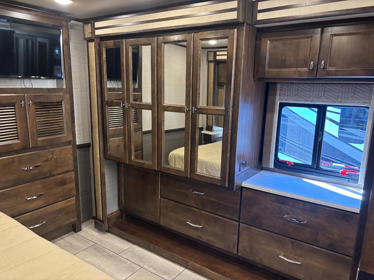 Tiffin Motorhomes Allegro  2020