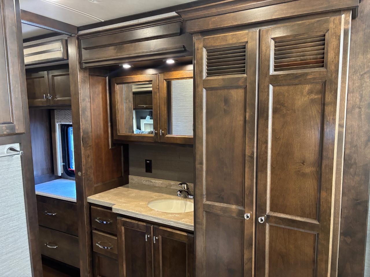 Tiffin Motorhomes Allegro  2020