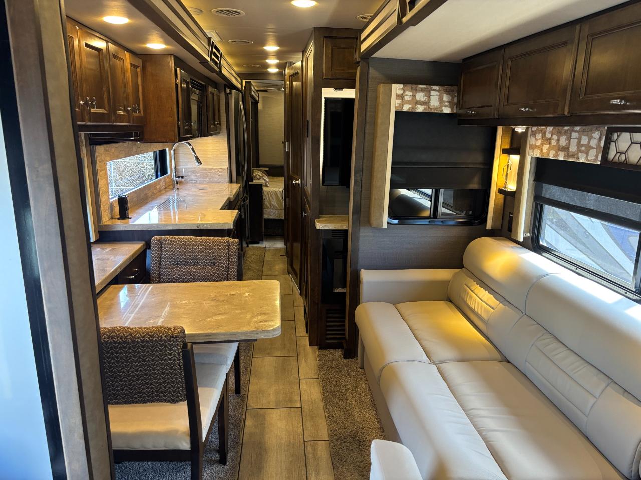 Tiffin Motorhomes Allegro  2020