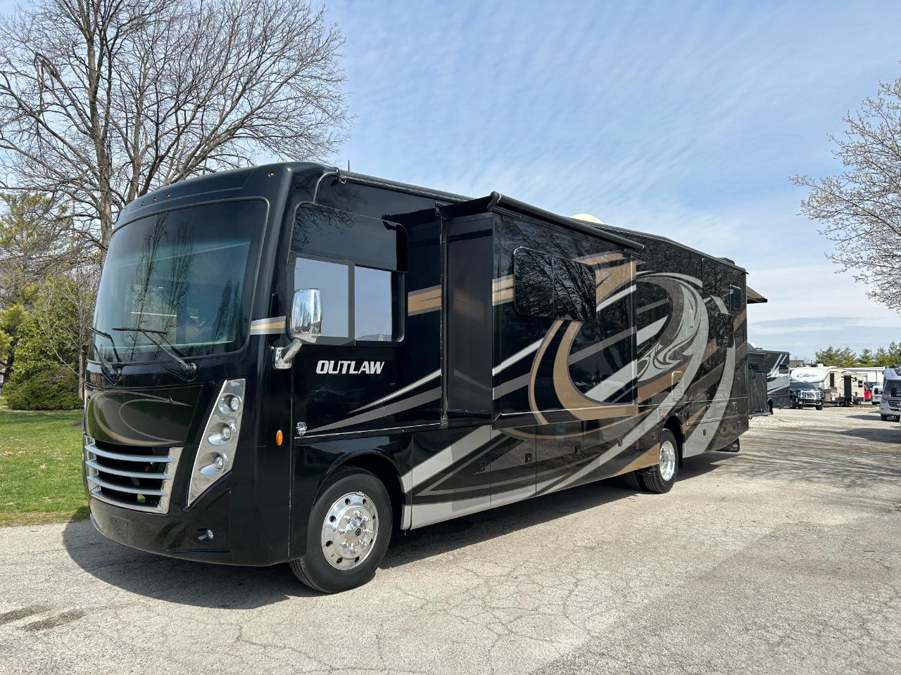 Thor Motor Coach Outlaw  2019