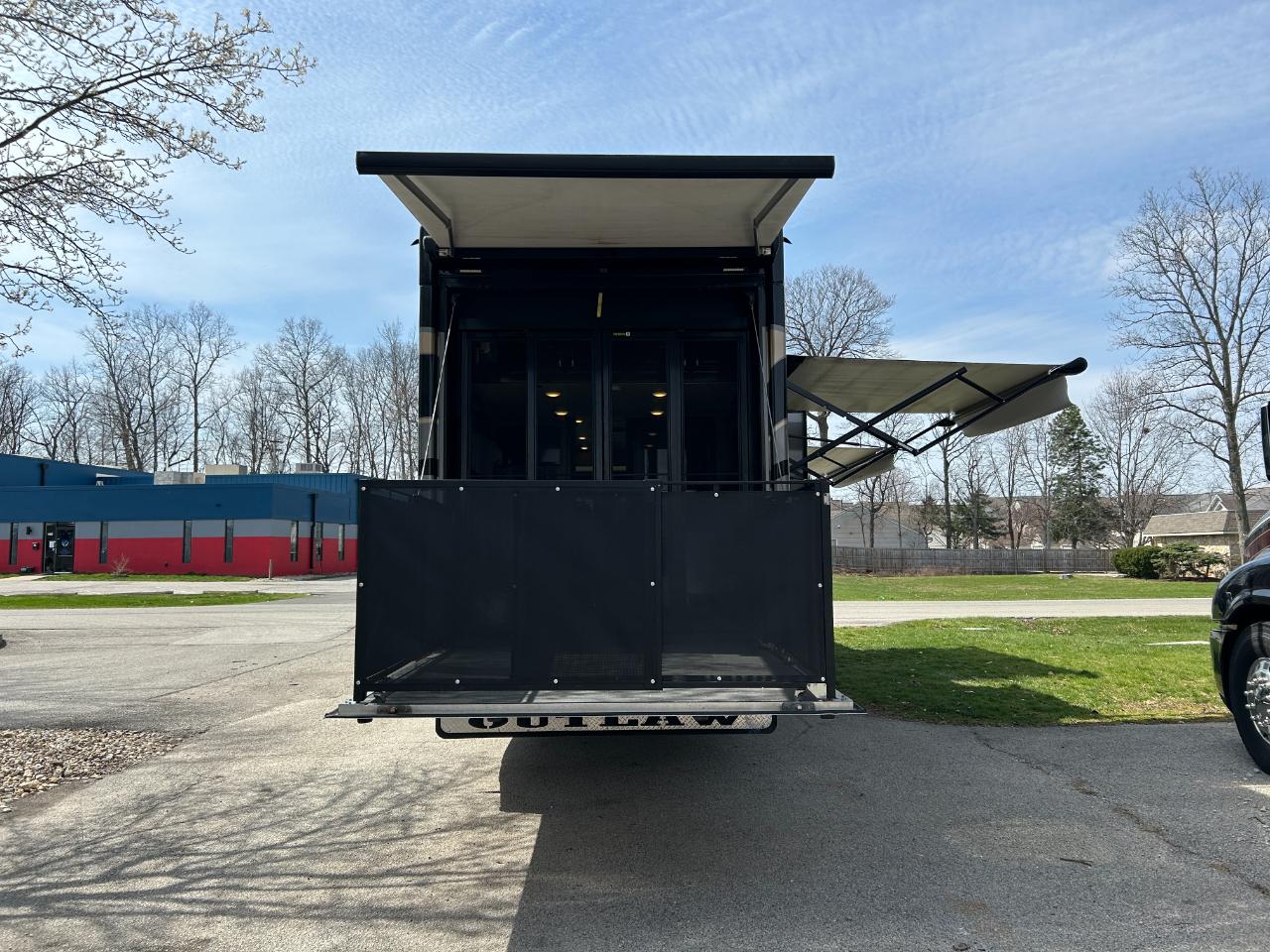 Thor Motor Coach Outlaw  2019