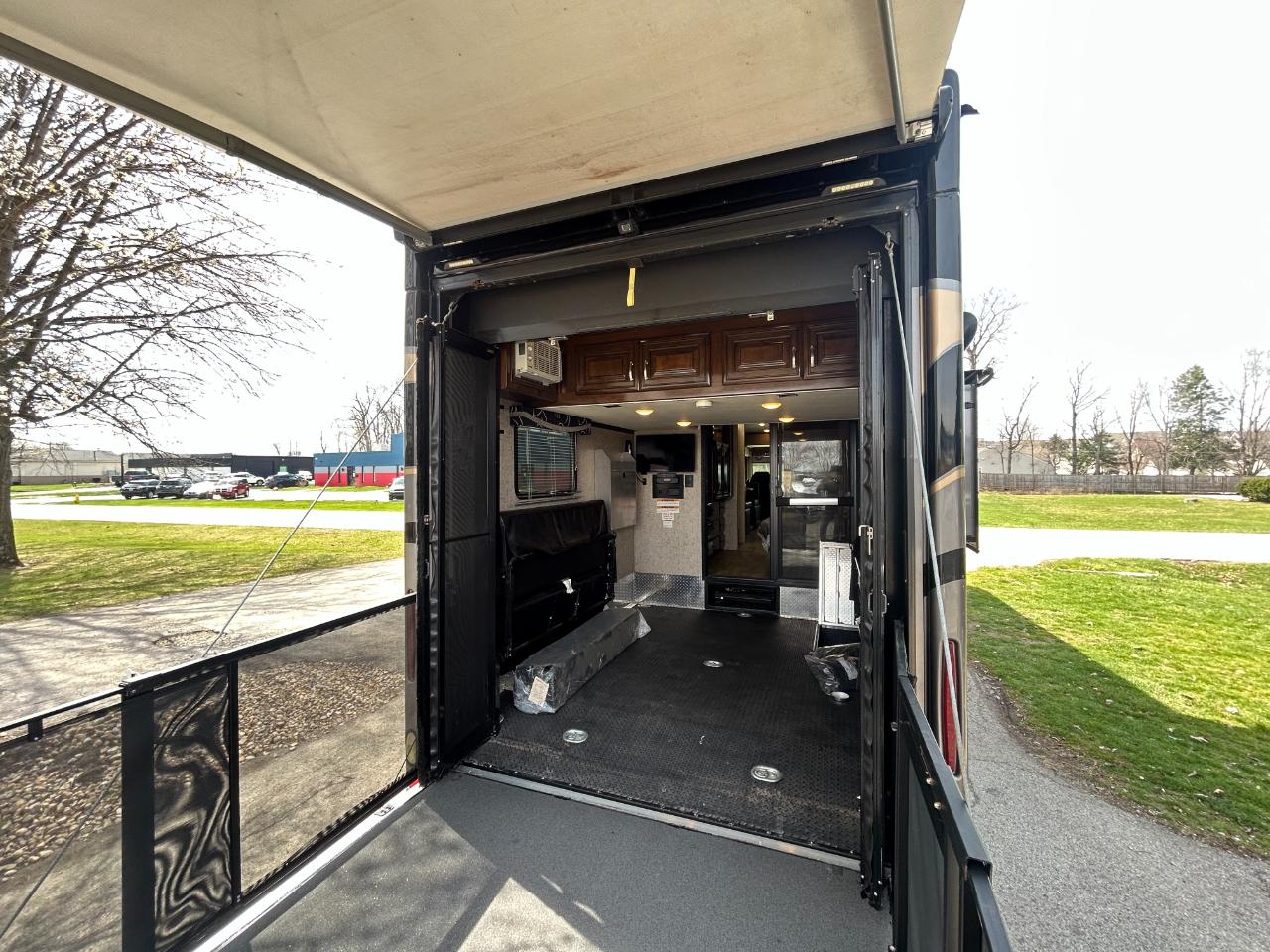 Thor Motor Coach Outlaw  2019